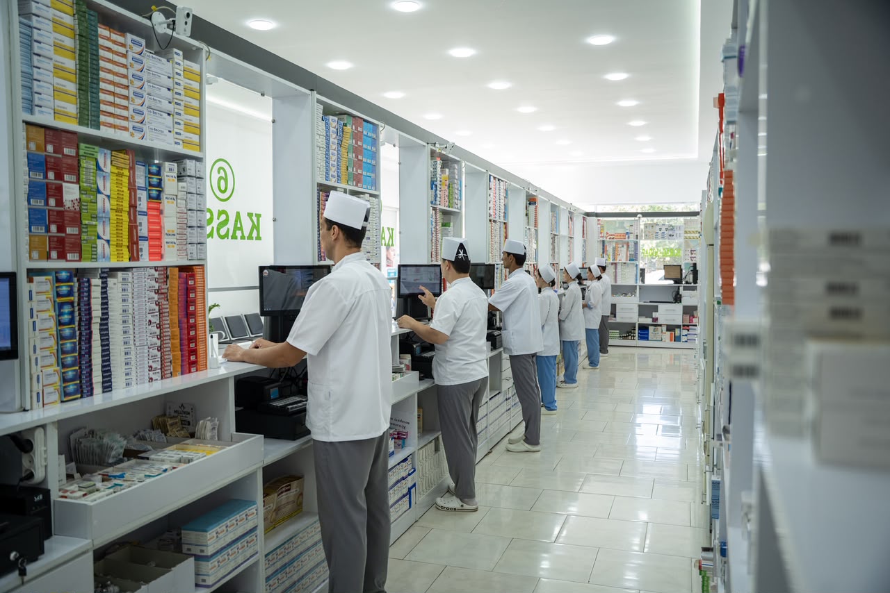 Medkent pharmacy — team at the counters